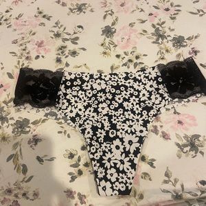 Victoria Secret PINK Thong | Size Medium - NWT